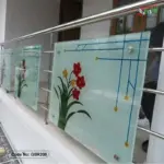 Glass-Balcony-Railing-Ideas-for-a-Sleek,-Modern-Look